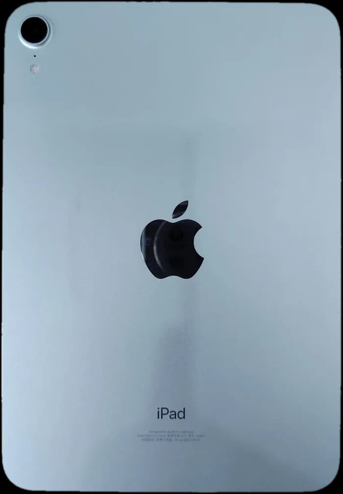Achterkant van een gebruikte iPad mini (6e generatie)